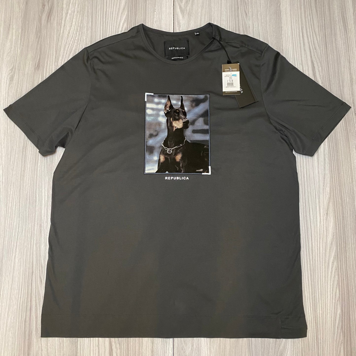 REPUBLICA REGULAR FIT MAURA T-SHIRT WITH LARGE DOBERMAN PRINT