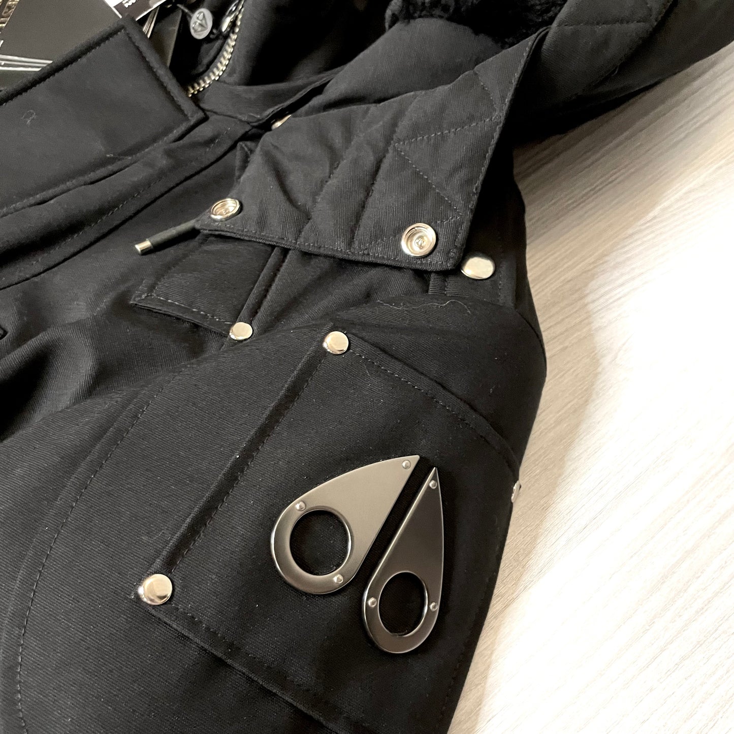 MOOSE KNUCKLES PARKER COAT (GUN METAL ICONIC LOGO)