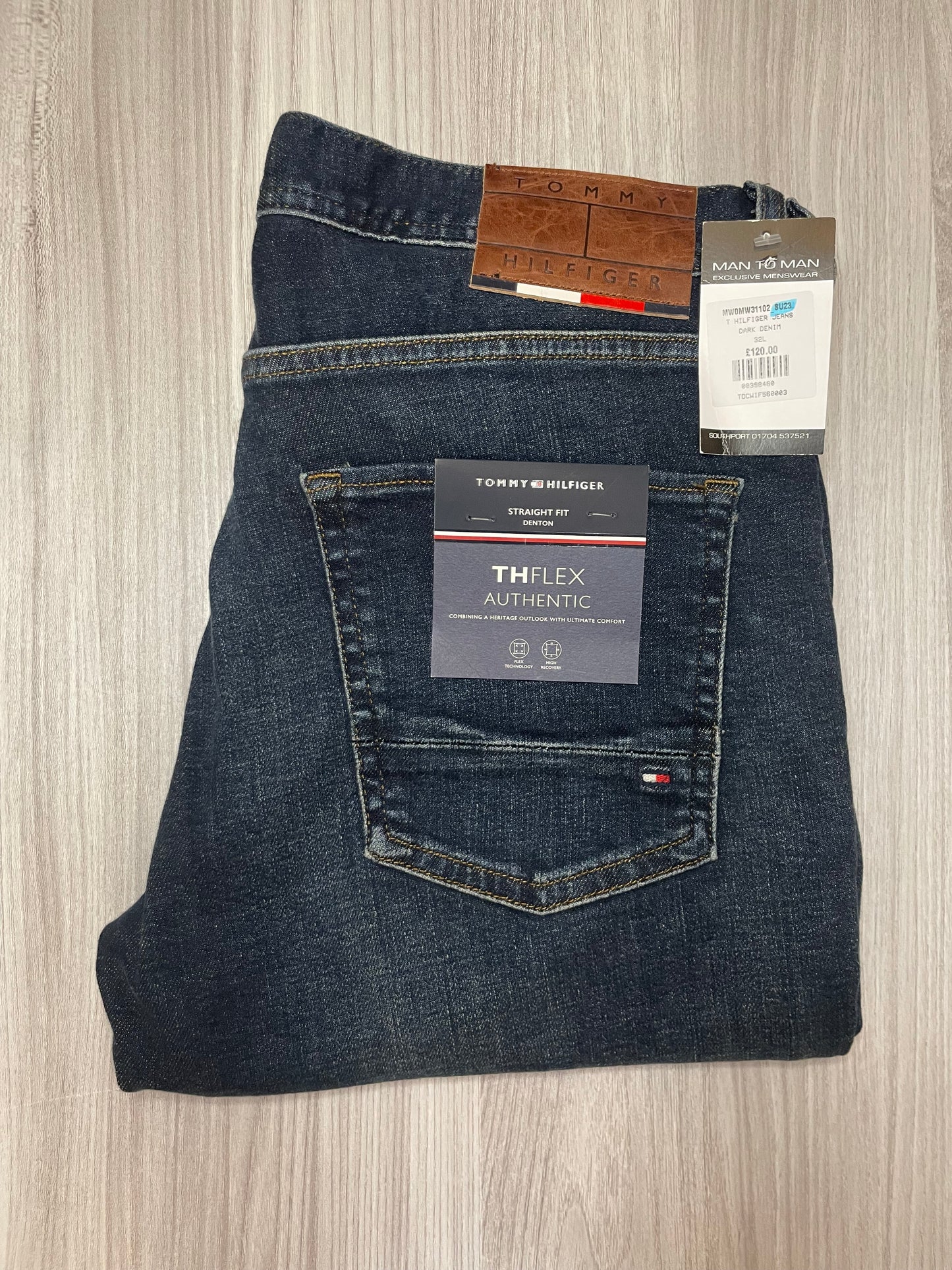 TOMMY HILFIGER STRAIGHT LEG JEANS